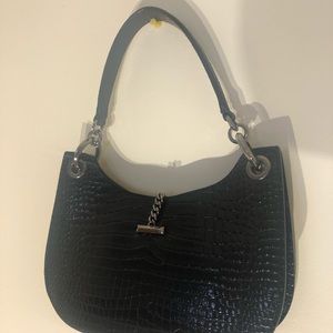 Beautiful hand bag new used just one time . You can use it in the party . Ext Ex